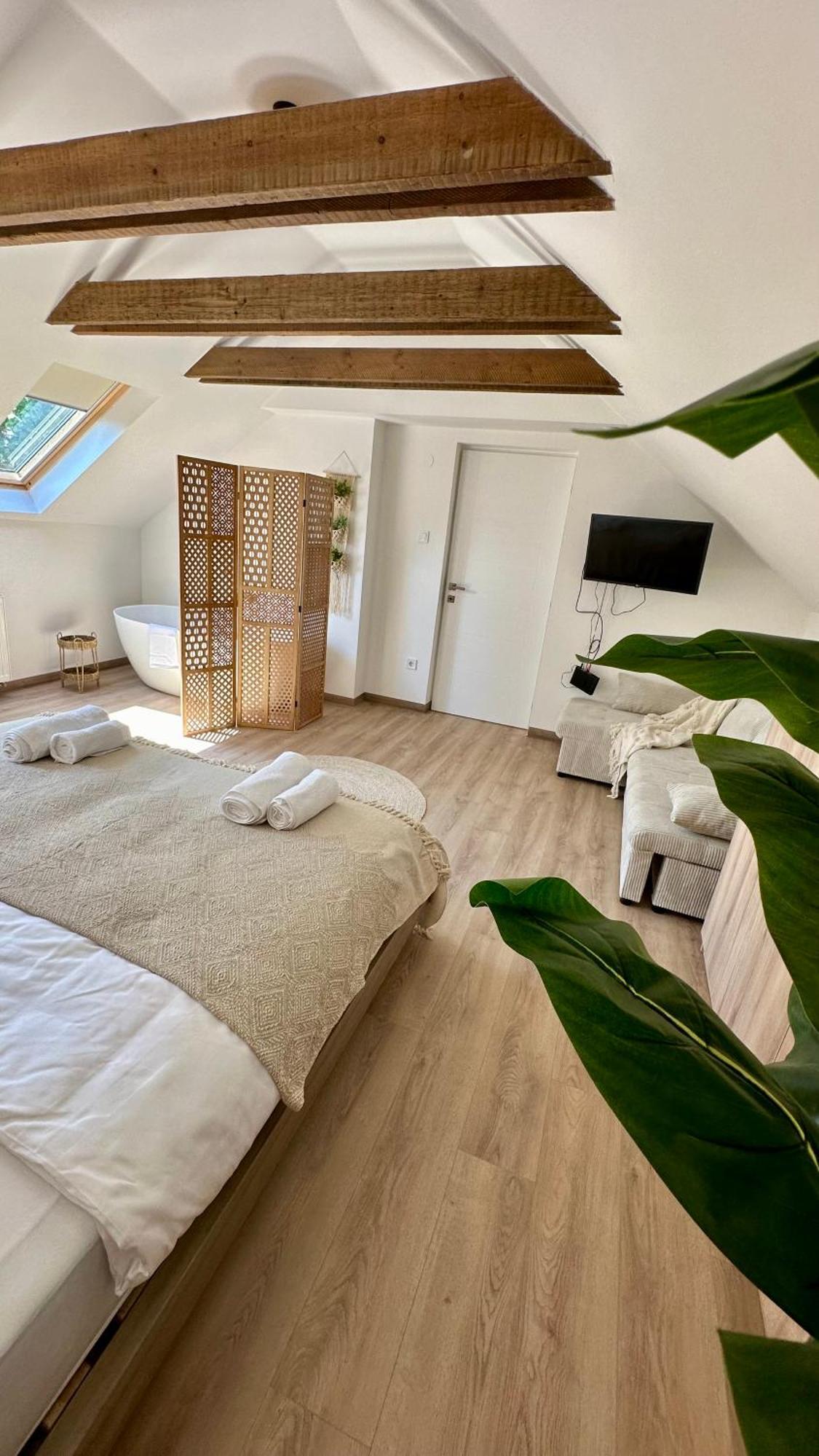 Villa Antara Szeged Luaran gambar